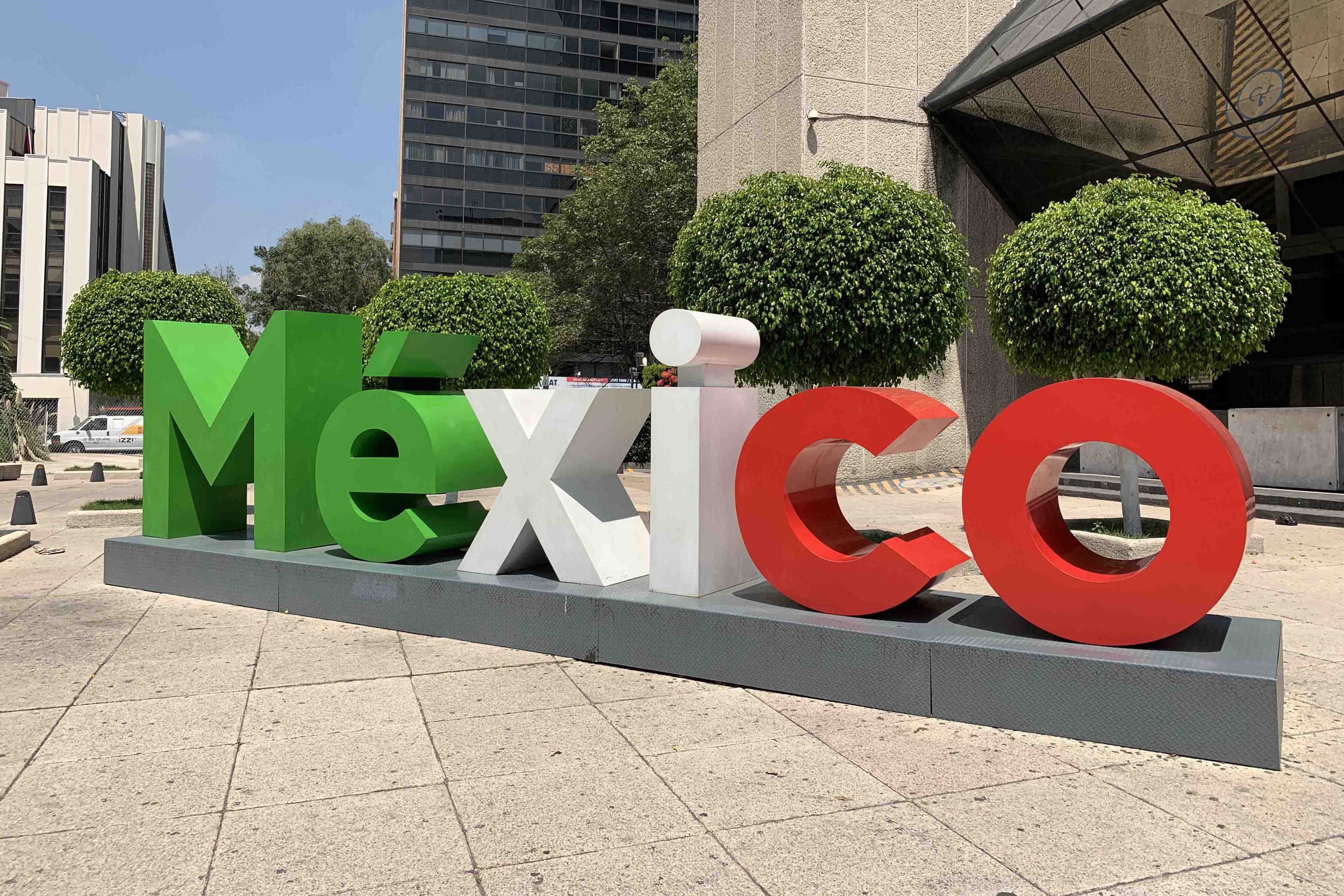 Schriftzug Mexico in den Landesfarben