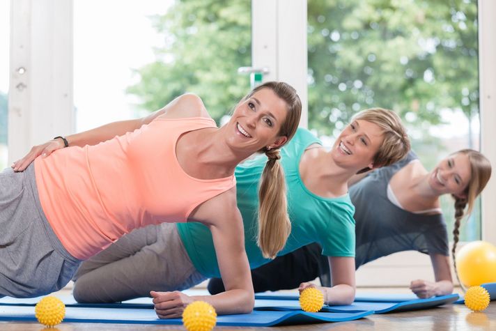 recovery, pregnancy recovery, sport, Woman, mother, lesson, course, class, regression, pilates, yoga, gymnastics, postnatal, gym, exercising, weight, loss, after, training, Ball, yoga mat, Asana, Pelvis, floor, Lifestyle, health, birth, parent, mum, mom, activity, fitness, Indoor, gym, practice room, studio, bright, light, flooded, Fun, joy, together, people, Caucasian, group, women, young, sporty, attractive, rückbildungsgymnastik, frau, mutter, mütter, kurs, wellness, gesundheit, geburt, pilates, yoga, turnen, rückbildung, gymnastik, sport, aktivität, fitness, training, übungen, gewicht, abnehmen, ball, yogamatte, asana, becken, beckenboden, lifestyle, eltern, mama, mami, innen, drinnen, übungsraum, studio, hell, lichtdurchflutet, spaß, freude, gemeinsam, menschen, leute, gruppe, europäisch, frauen, sportlich, attraktiv