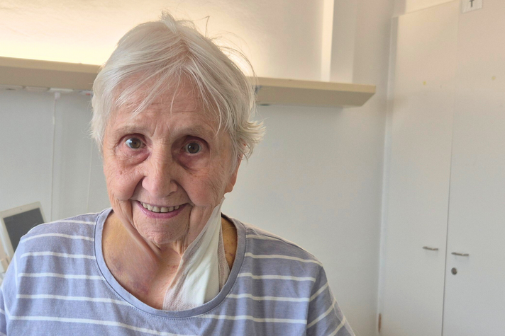 Patientin Anneliese Beck nach dem erfolgreichen Aortenbogenersatz.