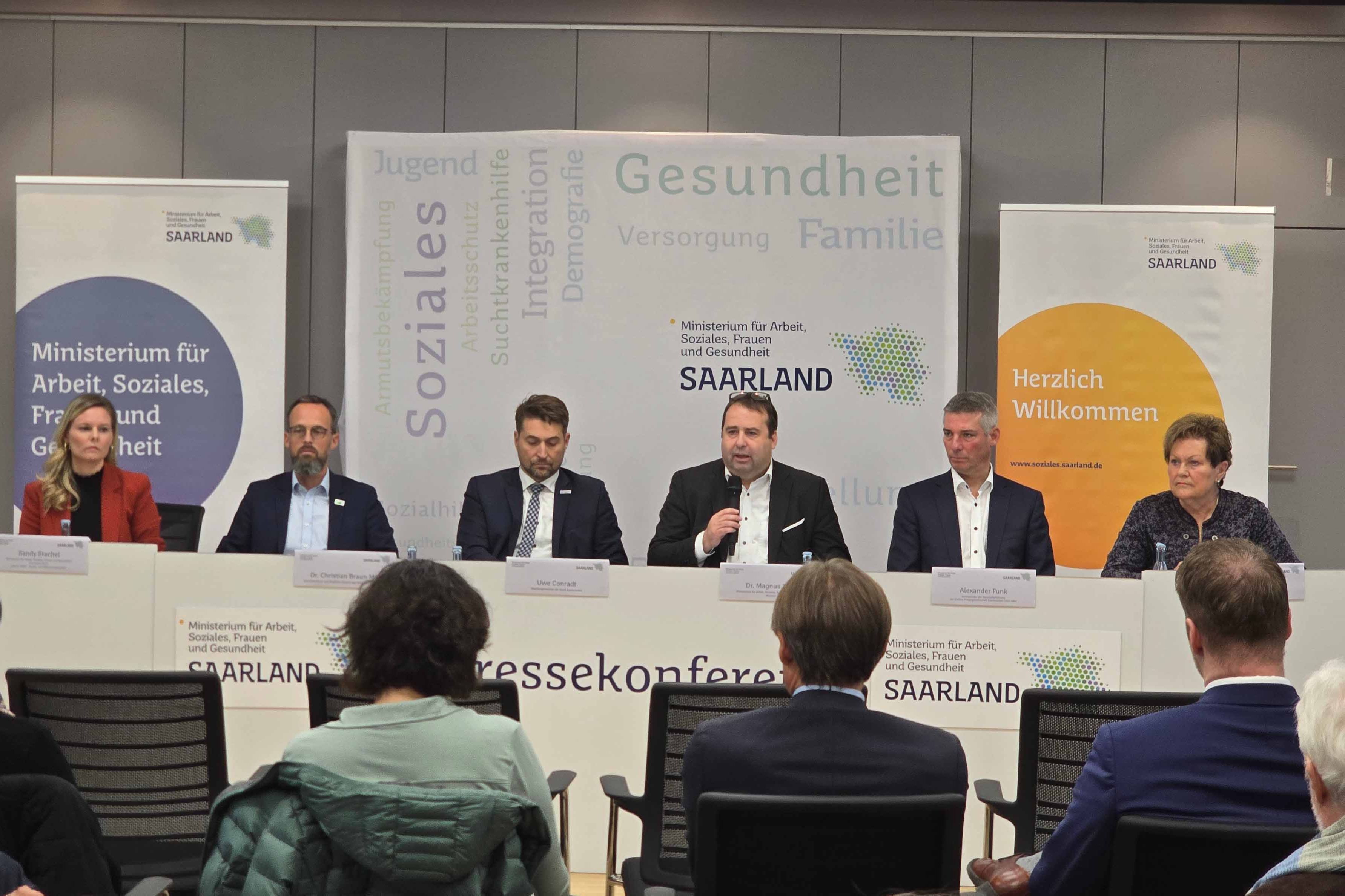 Pressekonferenz im saarländischen Gesundheitsministerium