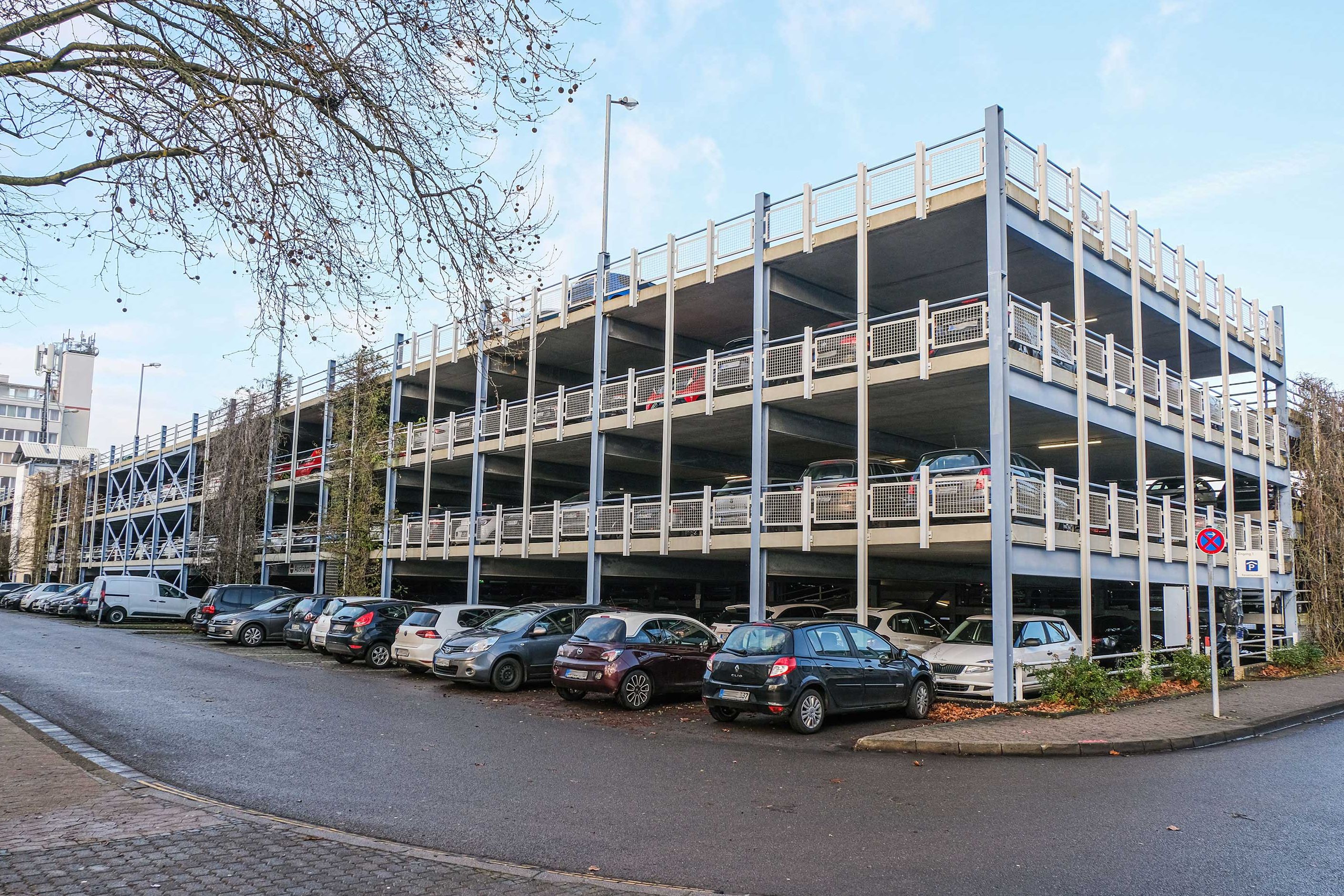 Außenansicht Parkhaus am Klinikum Saarbrücken
