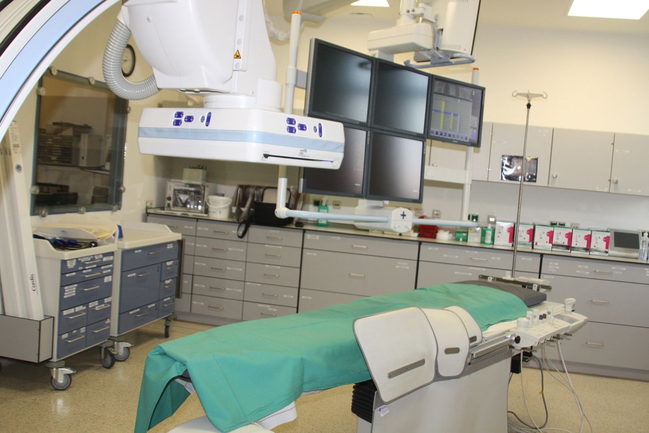 Dies ist eine der neuen biplanen Angiographie-Anlagen im Klinikum Saarbrücken. 