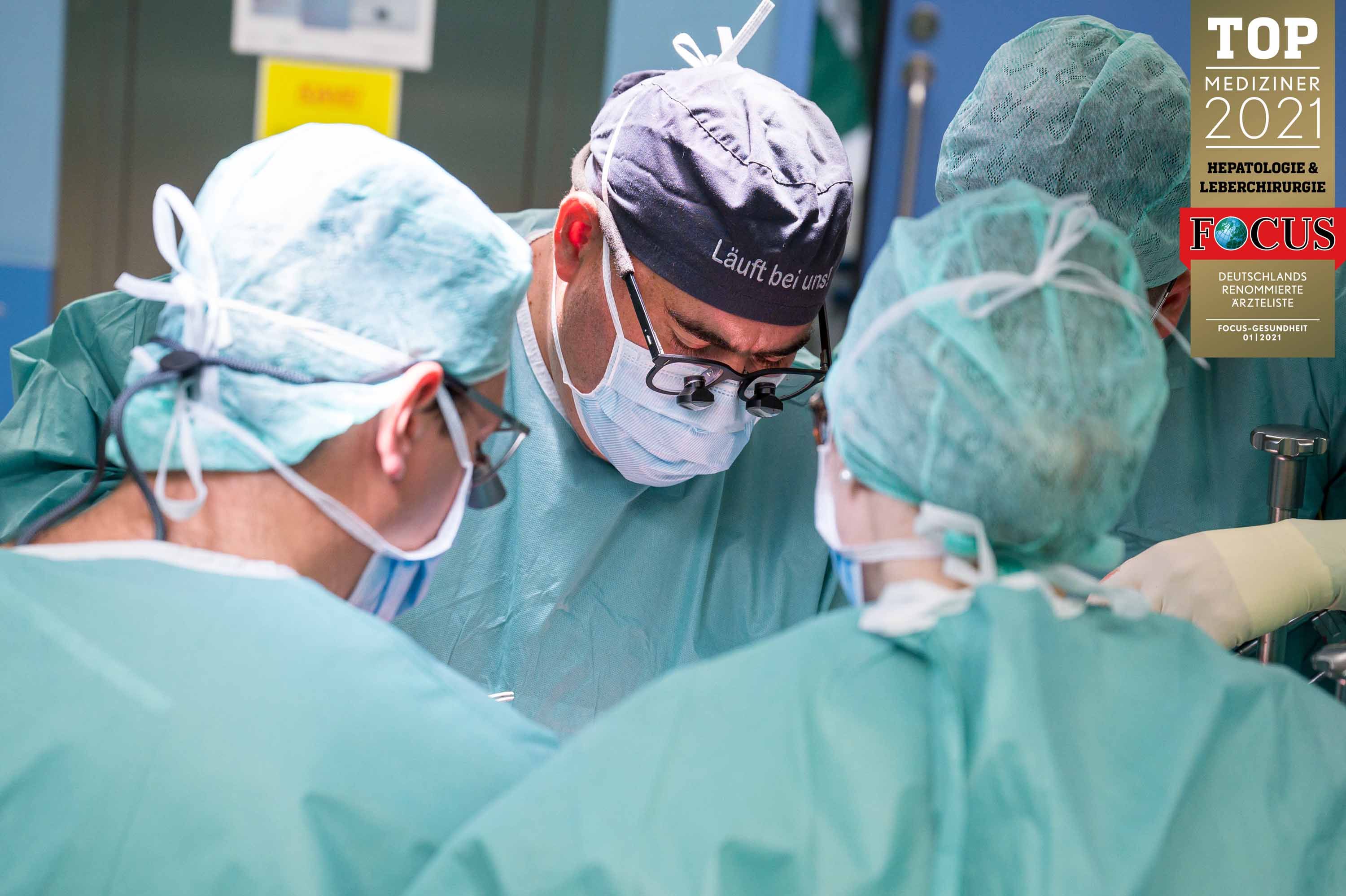 Chirurg im Klinikum Saarbrücken während OP (Foto: Oliver Dietze)
