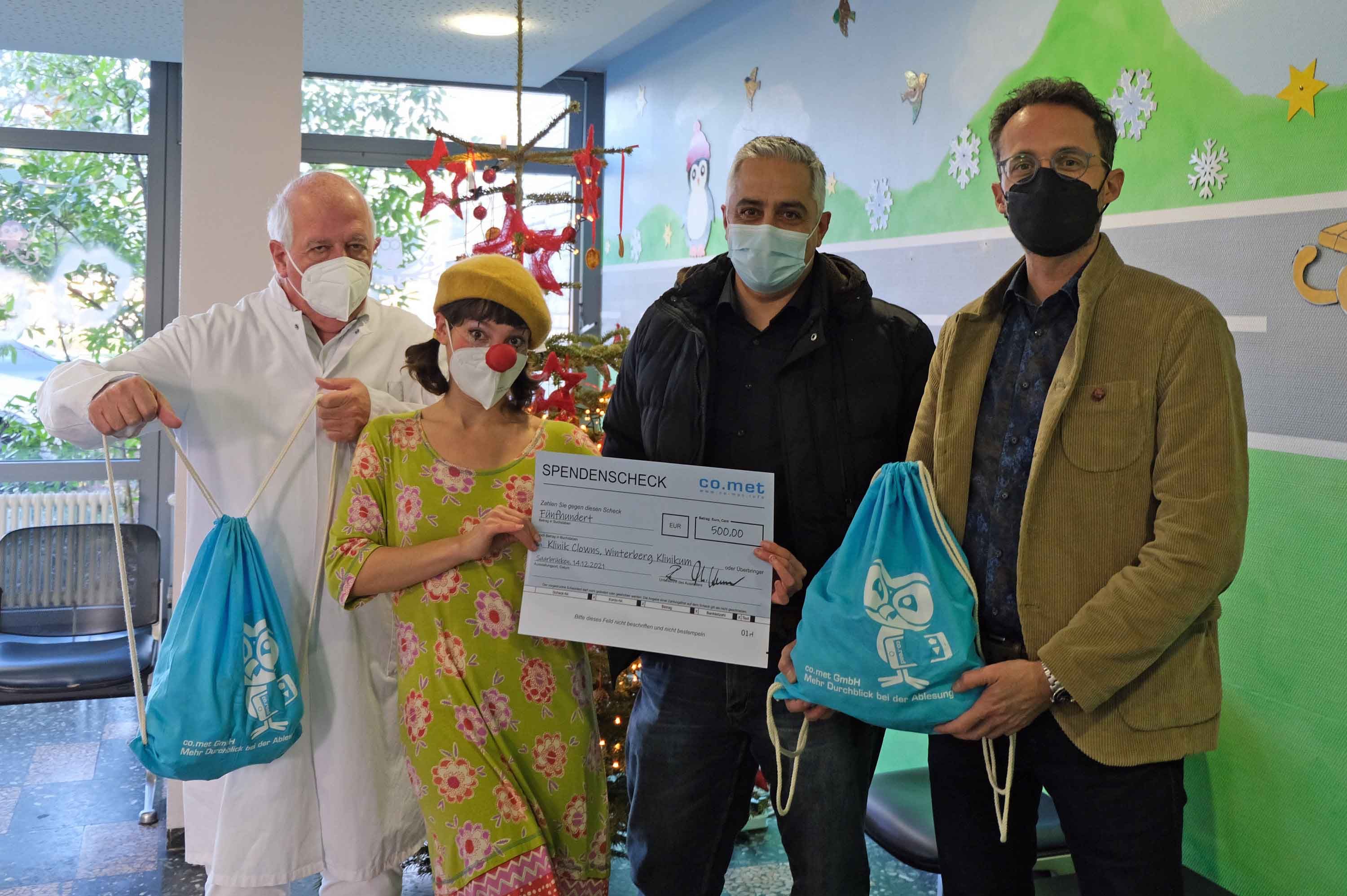 Gruppenfoto Spendenübergabe im Klinikum Saarbrücken