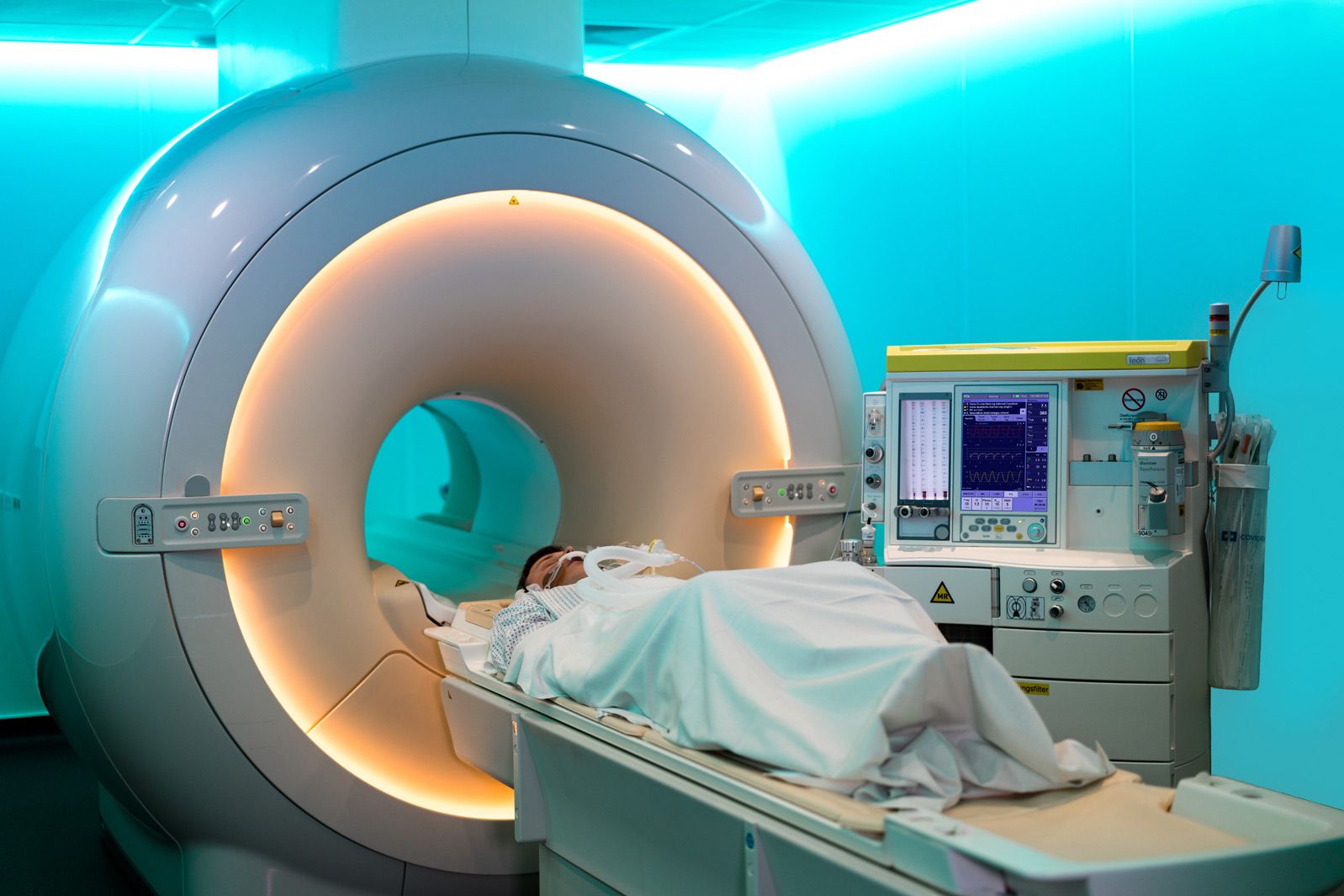 Intensivpatient im MRT im Klinikum Saarbrücken