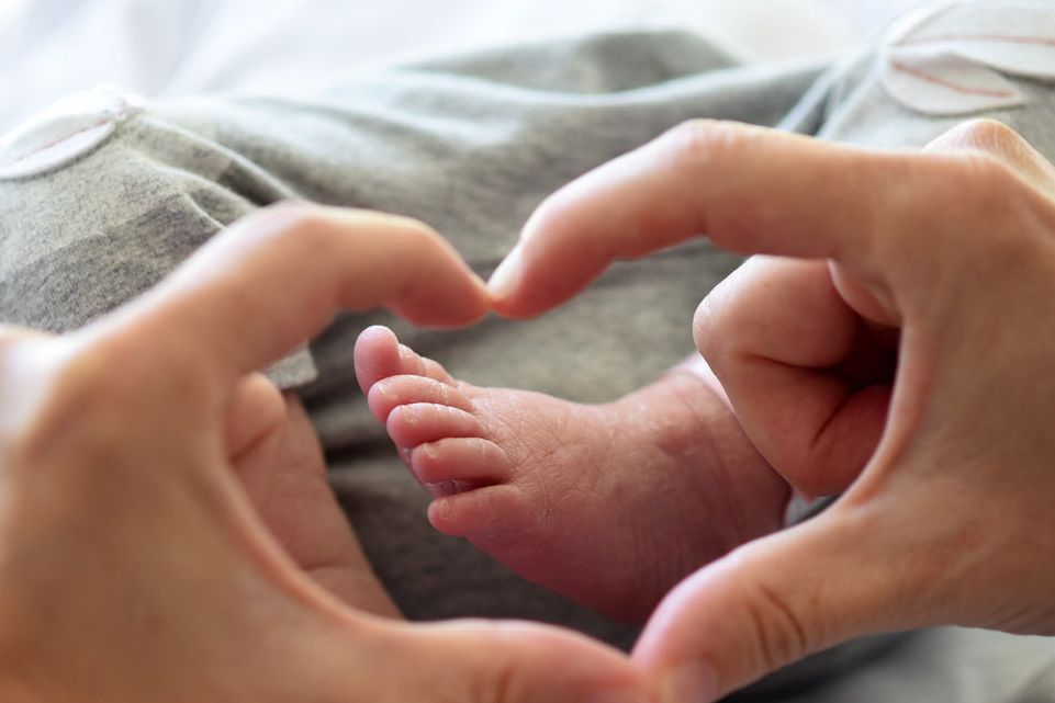 Symbolfoto Herz um Babyfüße: Das Klinikum Saarbrücken ist Mitglied im Erfolgsfaktor Familie Unternehmensnetzwerk