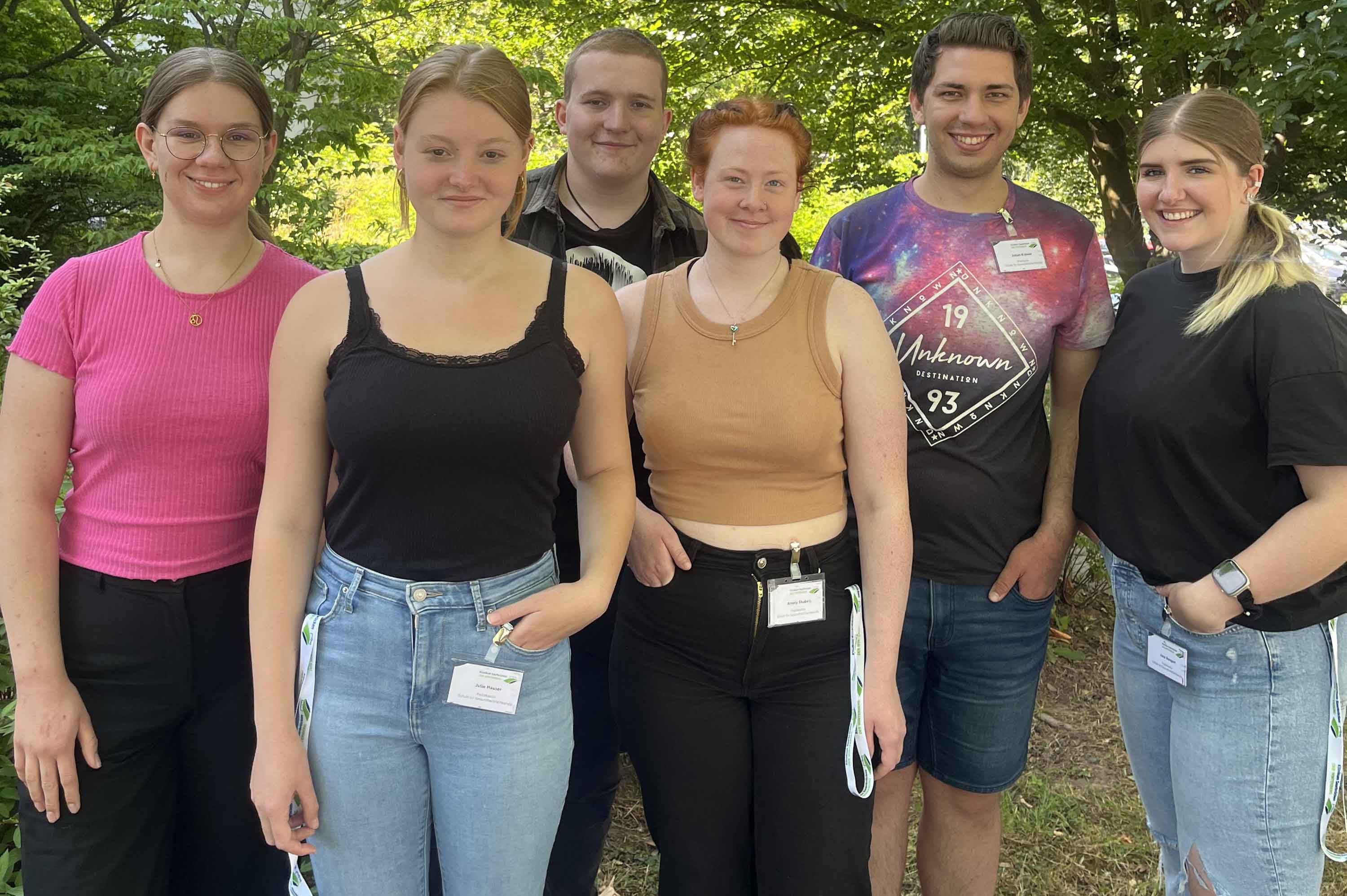 Viel lernen konnten die Praktikantinnen und Praktikanten Laura Lang, Julie Hauser, Philipp Paulus, Amely Skubek, Julian Krämer und Jana Bungert (von links nach rechts).