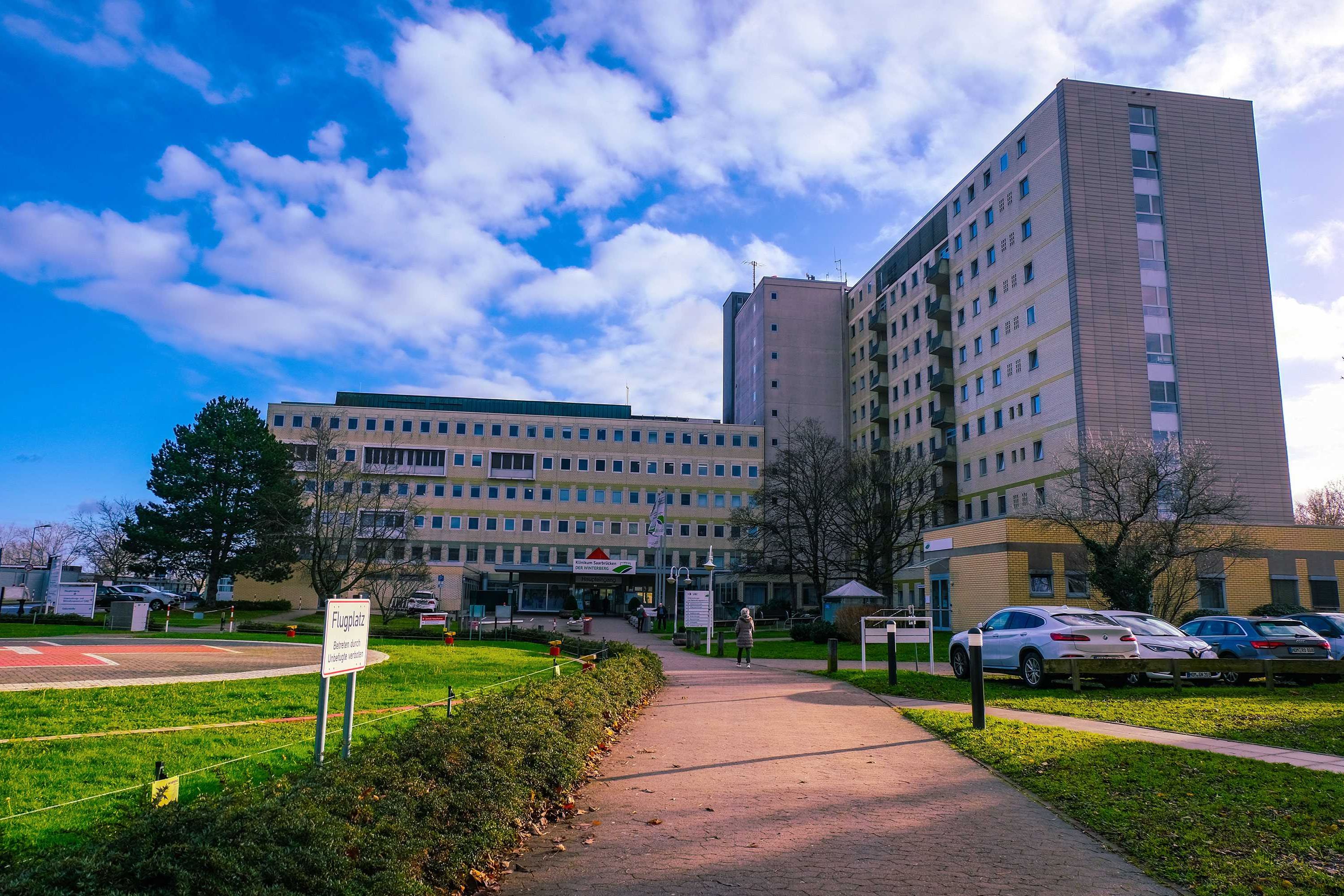 Gebäudeansicht vom Klinikum Saarbrücken