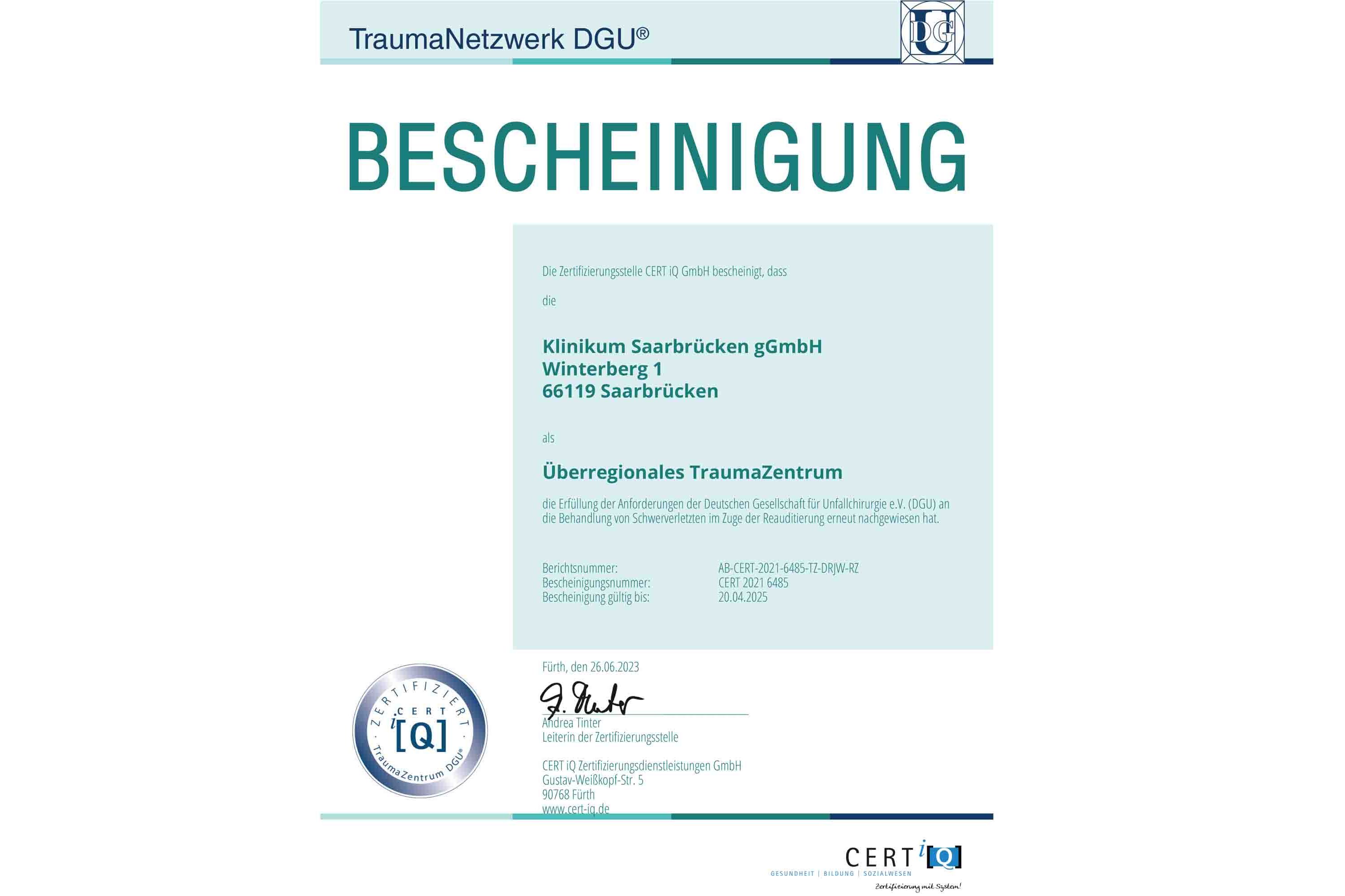 Zertifizierungsurkunde: Das Klinikum Saarbrücken ist als Überregionales TraumaZentrum zertifiziert durch das TraumaNetzwerk DGU.